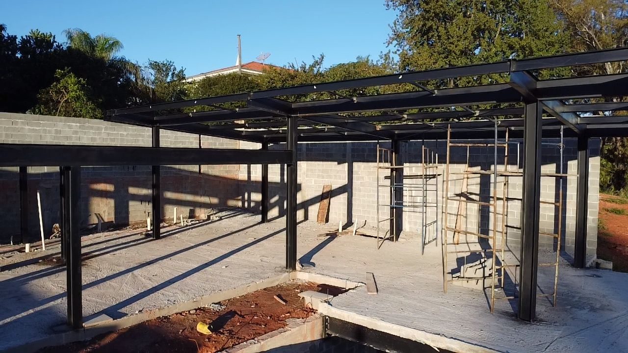 Residência em estrutura metálica e painéis Lightwall: montagem